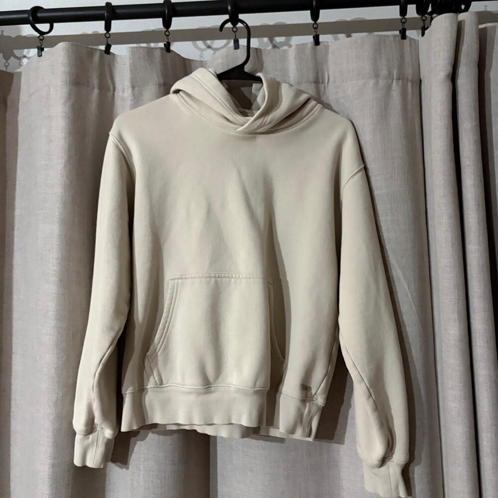 Aritzia cream hoodie size s